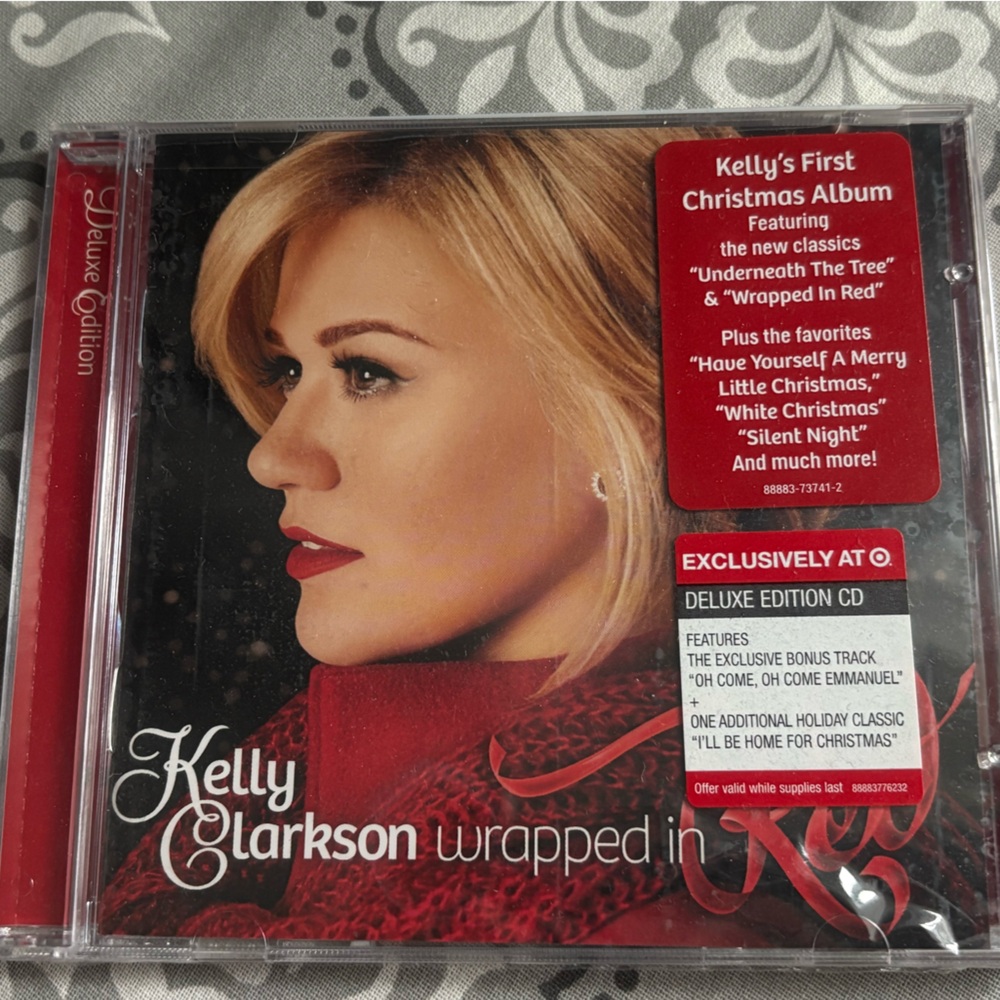 NWT Kelly Clarkson Wrapped In Red Christmas Album